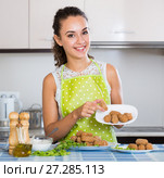 girl with tasty breadcrumbed crocchette. Стоковое фото, фотограф Яков Филимонов / Фотобанк Лори