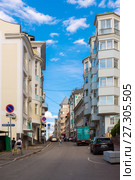 Moscow, Russia - July 24. 2017. Big Golovin Lane An old street in center of the city. Редакционное фото, фотограф Володина Ольга / Фотобанк Лори