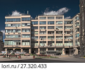 Здание Госторга в Москве постройки 1925-27 гг. Мясницкая ул, 47. Архитектор Б. М. Великовский. В настоящее время в здании размещается Федеральное агентство по туризму. Съёмка 2017 года. Редакционное фото, фотограф Дмитрий Данилкин / Фотобанк Лори
