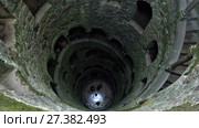 The Initiation Wells (Inverted tower) in Quinta da Regaleira estate. Sintra. Portugal (2017 год). Редакционное видео, видеограф Сергей Пристяжнюк (Serg Zastavkin) / Фотобанк Лори