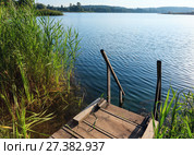 Summer lake calm beach with wood steeps to the water. Стоковое фото, фотограф Юрий Брыкайло / Фотобанк Лори