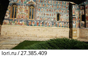 Image of frescoes of church in Sucevita Monastery on Bucovina in Romania. (2017 год). Стоковое видео, видеограф Яков Филимонов / Фотобанк Лори