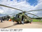 Военно-транспортный вертолет Ми-17В-5 крупным планом. Авиашоу МАКС-2017. Редакционное фото, фотограф Виктор Карасев / Фотобанк Лори