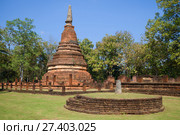Старинная ступа на руинах буддийского храма Wat Phra That. Кампаенг Пхет, Таиланд (2016 год). Стоковое фото, фотограф Виктор Карасев / Фотобанк Лори