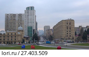 Вид на проспект Хатаи в январские сумерки. Баку, Азербайджан (2018 год). Редакционное видео, видеограф Виктор Карасев / Фотобанк Лори