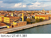 Italy. Venice. Top view of the Dorsoduro district and building of the University of Architecture and Fine Arts (Universita IUAV) on the Giudecca Canal in the rays of the setting sun (2016 год). Стоковое фото, фотограф Виктория Катьянова / Фотобанк Лори