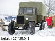 ЗИС-5 - легендарный советский грузовой автомобиль периода Великой Отечественной войны крупным планом облачным зимним днем. Участник военно-исторического фестиваля "Январский гром". Красное Село, Санкт-Петербург (2018 год). Редакционное фото, фотограф Виктор Карасев / Фотобанк Лори