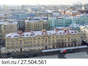 Москва. Зимний вид город, Соймоновский проезд и бизнес-центр «Соймоновский 7» со смотровой площадки храма Христа Спасителя (2018 год). Редакционное фото, фотограф Елена Коромыслова / Фотобанк Лори