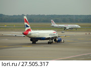 Airbus A319-131 (G-EUOI) авиакомпании British Airways ожидает команды на взлет. Аэропрт Мальпенса. Милан. Редакционное фото, фотограф Виктор Карасев / Фотобанк Лори