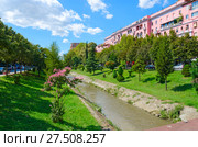 Вид на реку Лану в центре города, Тирана, Албания (2017 год). Редакционное фото, фотограф Ольга Коцюба / Фотобанк Лори