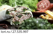 Mediterranean food Shawarma TONED. Стоковое видео, видеограф Игорь Кузнецов / Фотобанк Лори