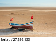 A wooden boat at the large salt lake Chott El Jerid, Tunisia. Стоковое фото, фотограф Сергей Цепек / Фотобанк Лори