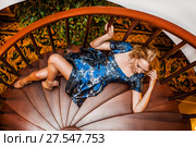 Beautiful fashion wooman posing on steps of staircase. Стоковое фото, фотограф katalinks / Фотобанк Лори
