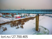Вид на самый длинный в мире крытый метромост и Михайловскую набережную с Октябрьского  моста. Река Обь, Новосибирск, Сибирь, Россия (2018 год). Редакционное фото, фотограф Евгений Мухортов / Фотобанк Лори