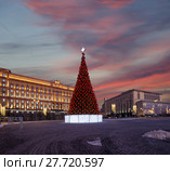 Christmas (New Year holidays) decoration Lubyanskaya (Lubyanka) Square in the evening, Moscow, Russia. Inscription in Russian - Moscow 2018, happy new year. Стоковое фото, фотограф Владимир Журавлев / Фотобанк Лори