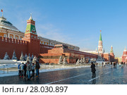 MOSCOW, RUSSIA, FEBRUARY 01, 2018: Tourists from different countries are walking along the Red Square near Lenin's Mausoleum and the Kremlin wall. Редакционное фото, фотограф Олег Белов / Фотобанк Лори