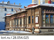 Россия, Архангельск. Памятник градостроительства и архитектуры - особняк Ренни-Шарвина, 1825 год. Молодежный театр Виктора Панова (2018 год). Редакционное фото, фотограф Овчинникова Ирина / Фотобанк Лори