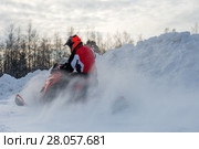 Спортсмен на снегоходе. Кантрикросс Русская застава Зима 2018. Редакционное фото, фотограф Pukhov K / Фотобанк Лори
