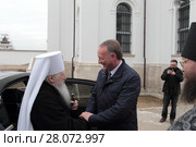 Великий понедельник в Николо-Берлюковской пустыни. Митрополит Крутицкий и Коломенский Ювеналий и глава Ногинского района И. П. Красавин (2017 год). Редакционное фото, фотограф Дмитрий Неумоин / Фотобанк Лори