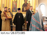 Великий понедельник в Николо-Берлюковской пустыни, митрополит Ювеналий награждает И.В. Ларина (2017 год). Редакционное фото, фотограф Дмитрий Неумоин / Фотобанк Лори