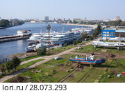 Пассажирские круизные теплоходы на причале в Уткиной заводи. Санкт-Петербург (2011 год). Редакционное фото, фотограф Кекяляйнен Андрей / Фотобанк Лори