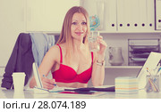 Sexy business woman in hot office. Стоковое фото, фотограф Яков Филимонов / Фотобанк Лори