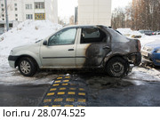 Войны за парковку. Сгоревший на парковке Renault (2018 год). Редакционное фото, фотограф Сайганов Александр / Фотобанк Лори
