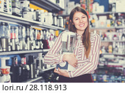 Housewife buying liquidiser. Стоковое фото, фотограф Яков Филимонов / Фотобанк Лори