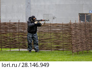 Сторона террористов во время учений полицейского отряда специального назначения (2013 год). Редакционное фото, фотограф Николай Винокуров / Фотобанк Лори