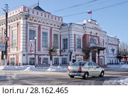 Город Покров. Советская улица, дом 42. Администрация города (2018 год). Редакционное фото, фотограф Илюхина Наталья / Фотобанк Лори