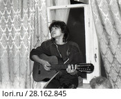 Домашний концерт  Виктора Цоя, 1988 год, Москва. Редакционное фото, фотограф Алексей Кузнецов / Фотобанк Лори