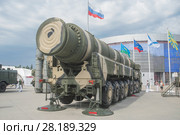 Российская межконтинентальная баллистическая ракета РТ-2ПМ «Тополь» (по классификации НАТО SS-25 Sickle) на Международном военно-техническом форуме АРМИЯ-2017, вид сзади-справа. Кубинка, военно-патриотический парк "Патриот" Редакционное фото, фотограф Малышев Андрей / Фотобанк Лори