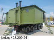 Российская кухня столовая, возимая в автомобильном контейнере КСВК-240/24 на Международном военно-техническом форуме "Армия-2017", вид сбоку. Кубинка, военно-патриотический парк "Патриот" Редакционное фото, фотограф Малышев Андрей / Фотобанк Лори