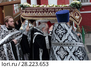 Вынос Плащаницы Спасителя в Новодевичьем монастыре (2017 год). Редакционное фото, фотограф Дмитрий Неумоин / Фотобанк Лори