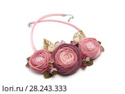 Handmade necklace in the form of three fabric flowers with metal leaves on a white background. Стоковое фото, фотограф Олег Белов / Фотобанк Лори