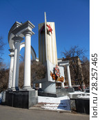 Москва. Мемориальная стела в память о Великой Отечественной войне. Бульвар Маршала Рокоссовского. Район Богородское (2018 год). Редакционное фото, фотограф lana1501 / Фотобанк Лори