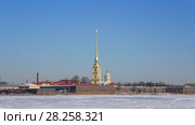 Петропавловский собор в Петропавловской крепости солнечным апрельским днем. Санкт-Петербург (2018 год). Стоковое видео, видеограф Виктор Карасев / Фотобанк Лори