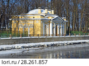 Санкт-Петербург, памятник садово-парковой архитектуры - Кофейный домик на набережной реки Фонтанки зимой в ясный день (2018 год). Редакционное фото, фотограф Овчинникова Ирина / Фотобанк Лори