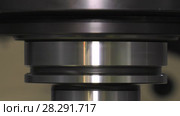 Металлообрабатывающий станок - подвижный портал, процесс сверления. 3 плана. Machining center - movable portal, boring in progress. 3 shots. Стоковое видео, видеограф Евгений Романов / Фотобанк Лори