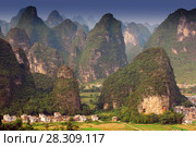 View on Yangshuo from Moon Hill, Guangxi China. Стоковое фото, агентство BE&W Photo / Фотобанк Лори