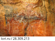 Aboriginal Rock Art of people dancing at Kakadu National Park, Northern Territory, Australia. Стоковое фото, агентство BE&W Photo / Фотобанк Лори
