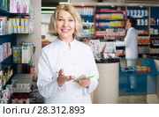 Pharmacists working in modern farmacy. Стоковое фото, фотограф Яков Филимонов / Фотобанк Лори