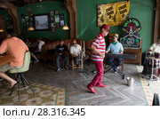 Танец. Майами. Кубинский квартал. Little Havana, Florida. (2016 год). Редакционное фото, фотограф Галина Савина / Фотобанк Лори
