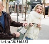 Portrait of frightened adult woman and robber. Стоковое фото, фотограф Яков Филимонов / Фотобанк Лори