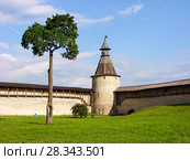 Кутекрома — северная башня псковского Кремля. Псков (2010 год). Редакционное фото, фотограф Сергей Афанасьев / Фотобанк Лори