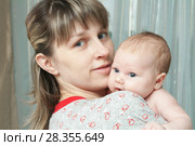 Женщина с ребёнком. Стоковое фото, фотограф Акиньшин Владимир / Фотобанк Лори