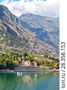Montenegro. Dobrota town. Beautiful view of the church of St. Matthew (Crkva Sv. Matije, 1670) on the seafront of Boka Kotor Bay on a sunny day (2016 год). Стоковое фото, фотограф Виктория Катьянова / Фотобанк Лори