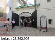 Монастырское кафе "Келарский дворик". Свято-Троицкая Сергиева лавра. Московская область. Город Сергиев Посад (2018 год). Редакционное фото, фотограф Алексей Гусев / Фотобанк Лори