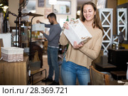 Woman looking for stylish knickknacks for apartment in shop. Стоковое фото, фотограф Яков Филимонов / Фотобанк Лори