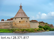 Наугольная (Головина) башня крепости Орешек. Древняя русская крепость и политическая тюрьма на Ореховом острове в истоке реки Невы. Россия, Шлиссельбург (2017 год). Стоковое фото, фотограф Pukhov K / Фотобанк Лори